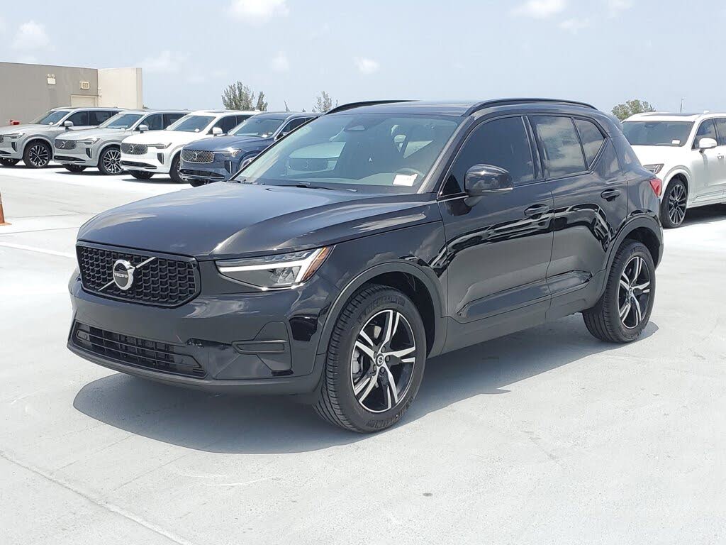 2026 Volvo XC40 B5 Core AWD