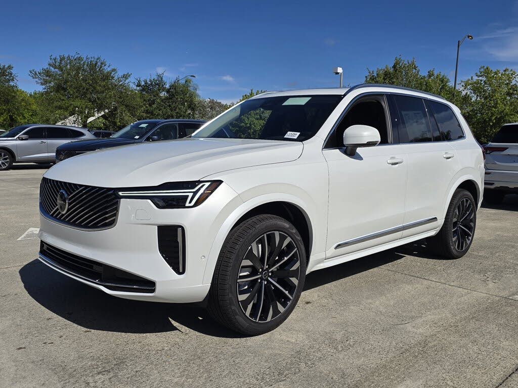 2026 Volvo XC90 B5 Plus 6-Passenger AWD