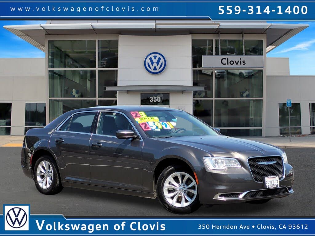 2023 Chrysler 300 Touring RWD