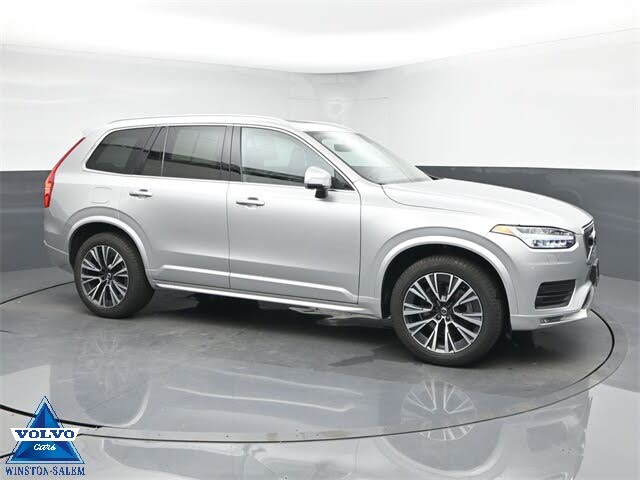 2022 Volvo XC90 T6 Momentum 7-Passenger AWD
