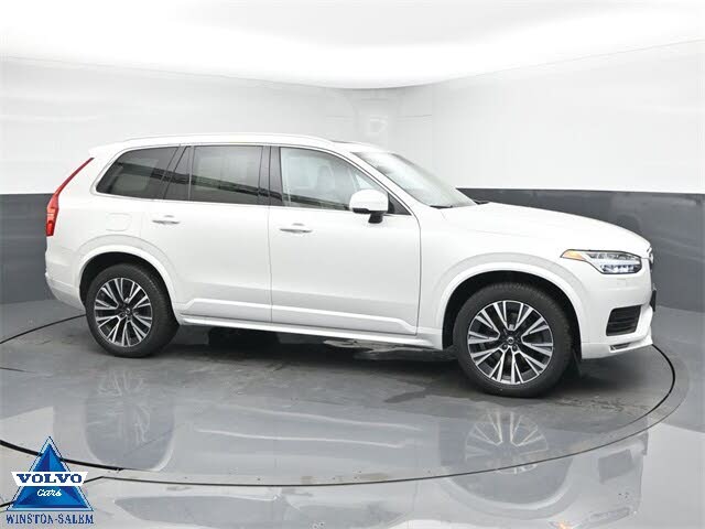 2022 Volvo XC90 T6 Momentum 7-Passenger AWD
