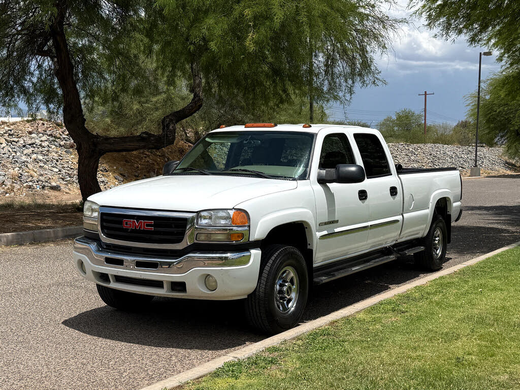 2005 GMC Sierra 2500HD 4 Dr STD Crew Cab SB HD