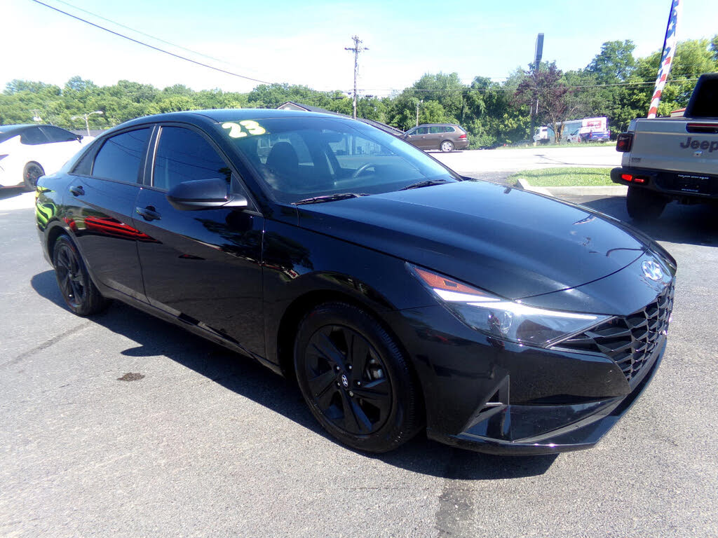 2023 Hyundai Elantra SEL FWD