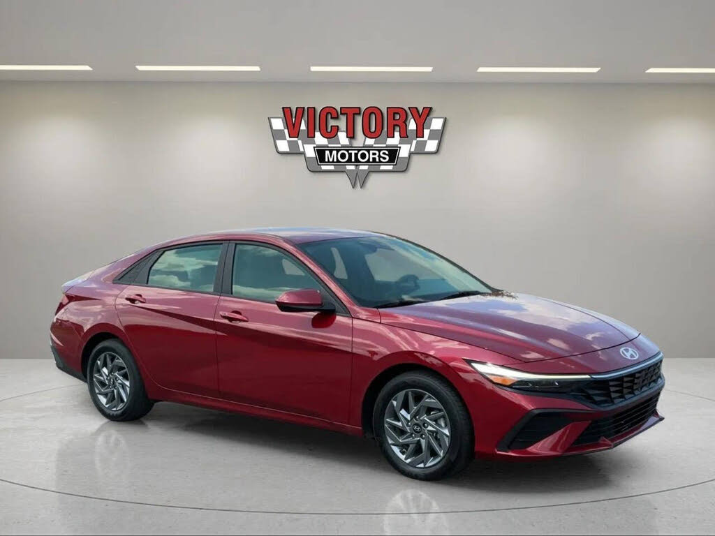 2024 Hyundai Elantra SEL FWD