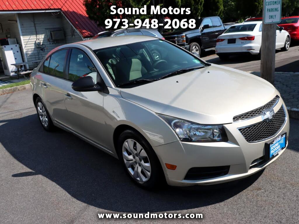 2014 Chevrolet Cruze LS Sedan FWD