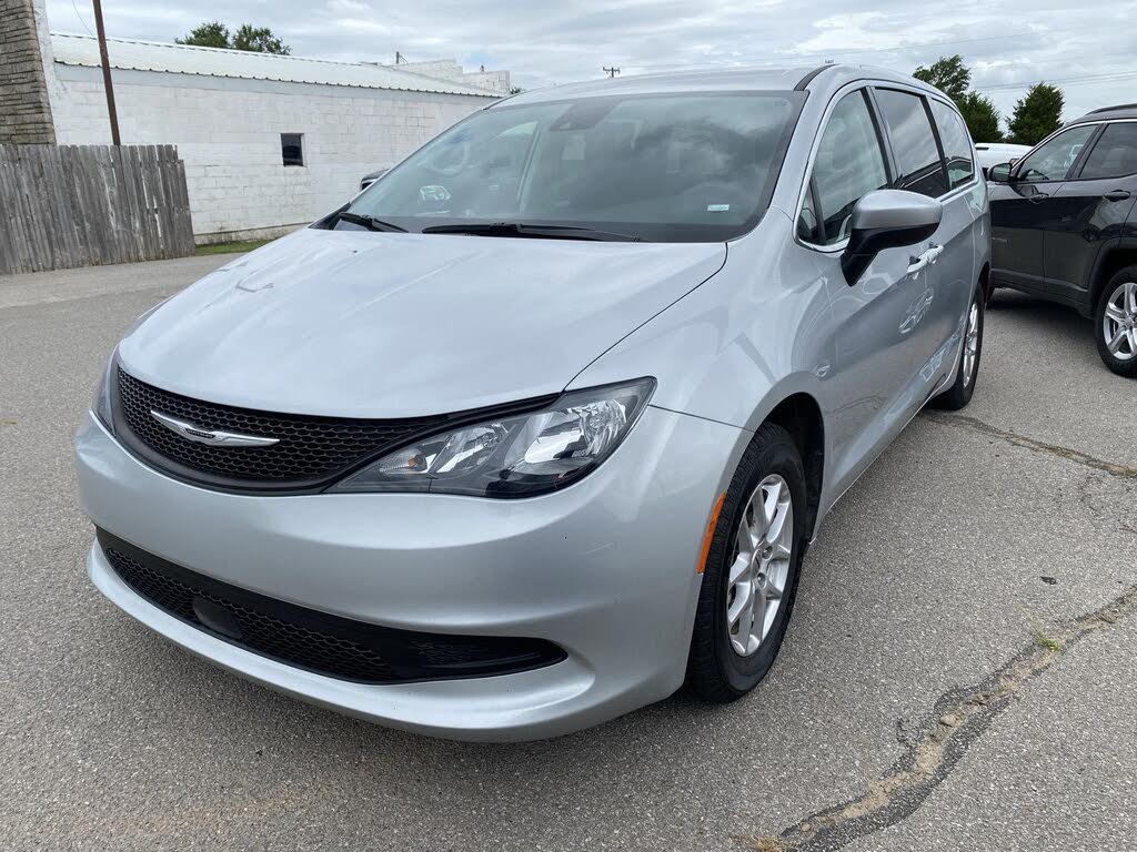 2023 Chrysler Voyager LX FWD