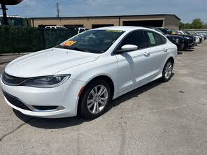 Chrysler 200 Limited Sedan FWD