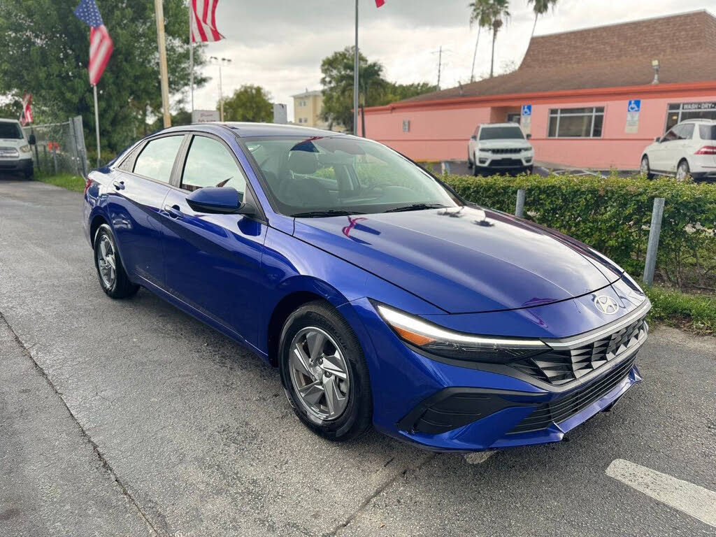 2024 Hyundai Elantra SE FWD