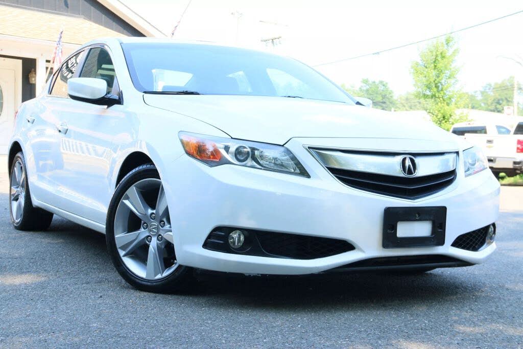 2014 Acura ILX 2.0L FWD with Technology Package