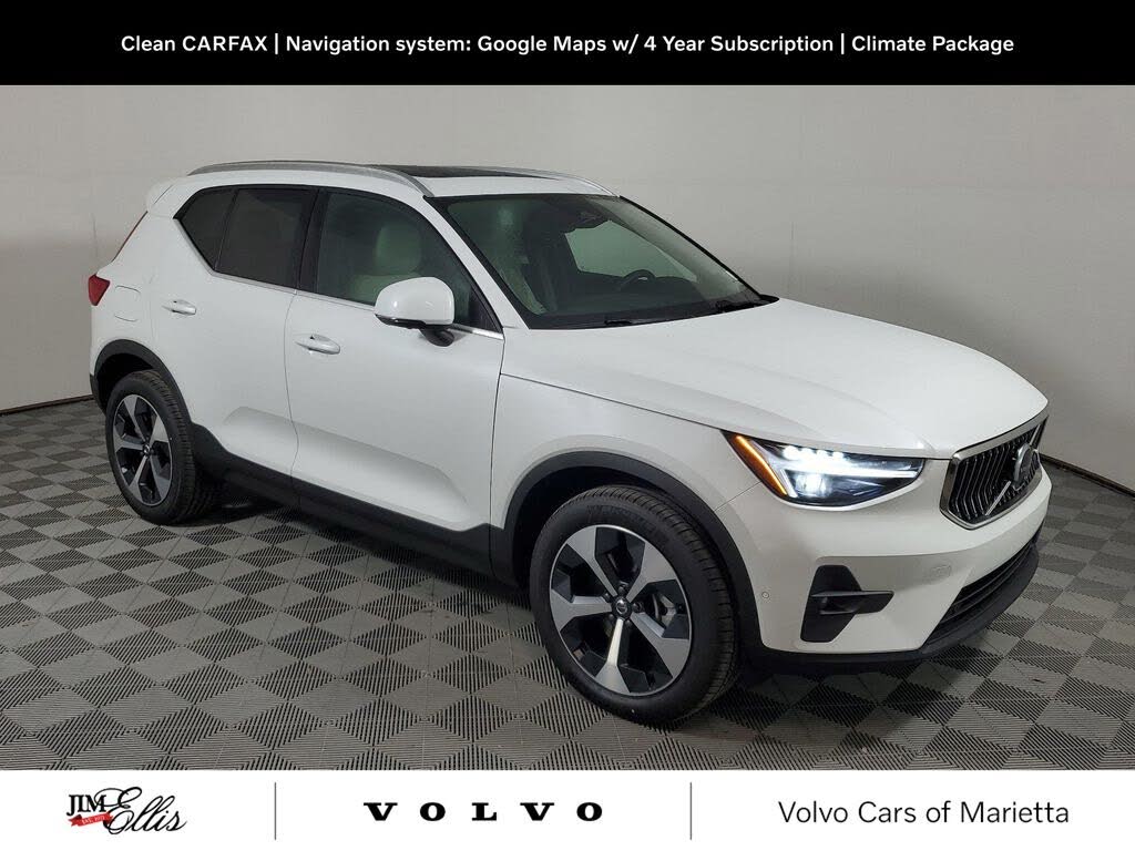 2025 Volvo XC40 B5 Plus Bright Theme AWD