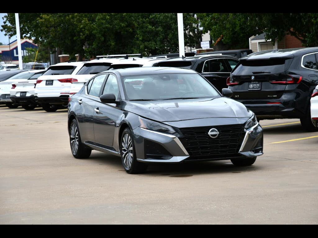 2024 Nissan Altima 2.5 SV FWD