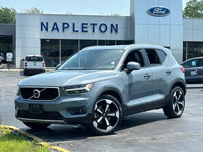 Volvo XC40 T5 Momentum AWD