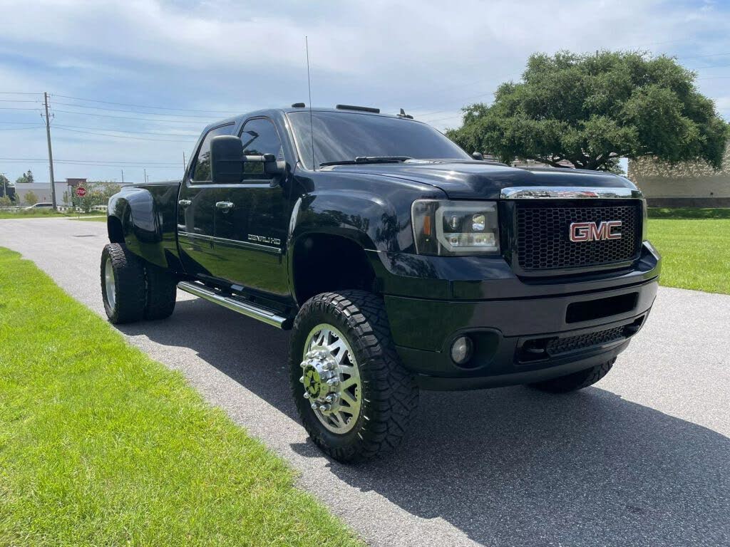 2013 GMC Sierra 3500HD Denali Crew Cab SB 4WD