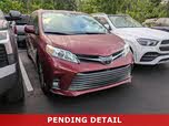 Toyota Sienna XLE 7-Passenger FWD with Auto-Access Seat