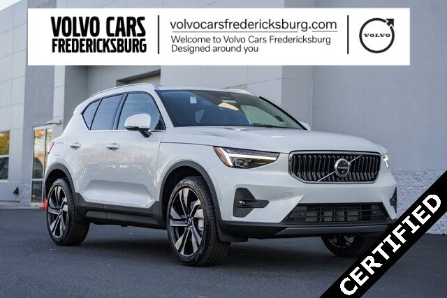 2025 Volvo XC40 B5 Ultra Bright Theme AWD
