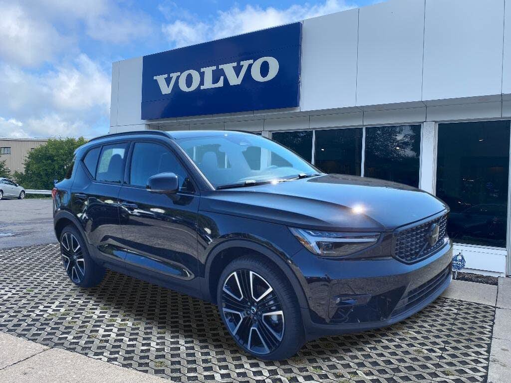 2026 Volvo XC40 B5 Ultra Black Edition AWD