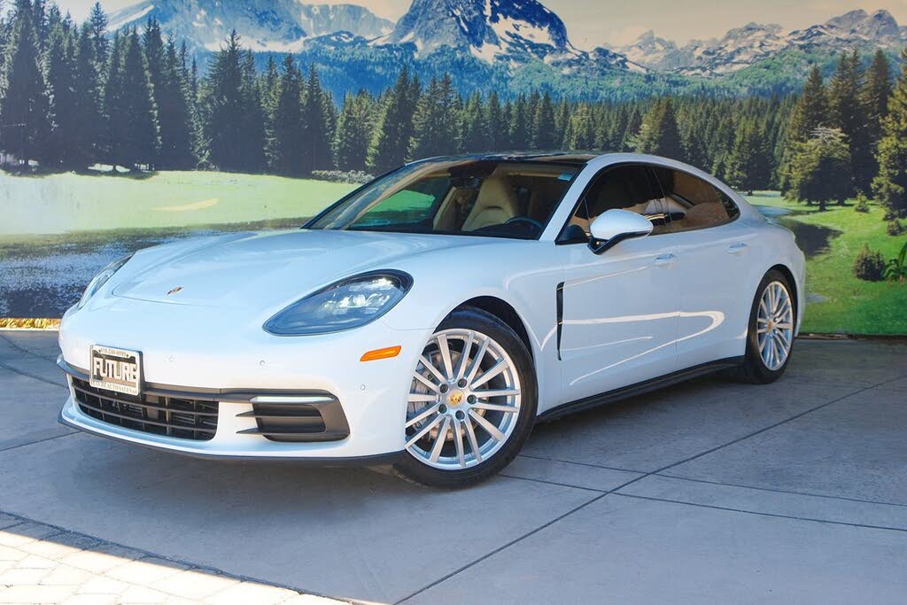 2017 Porsche Panamera Sedan