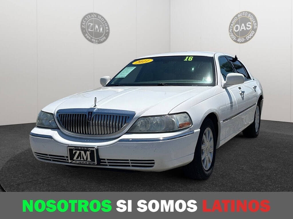2011 Lincoln Town Car Signature Limited