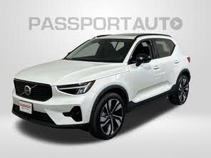 Volvo XC40 B5 Plus Dark Theme AWD