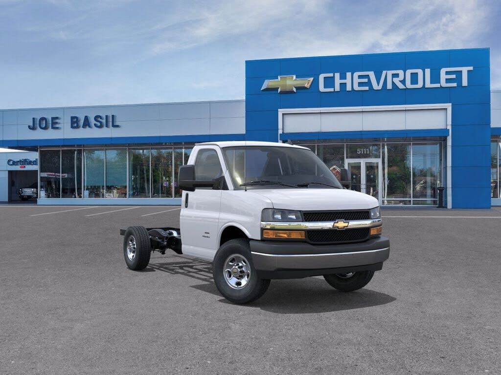 2025 Chevrolet Express Chassis 3500 Cutaway 139