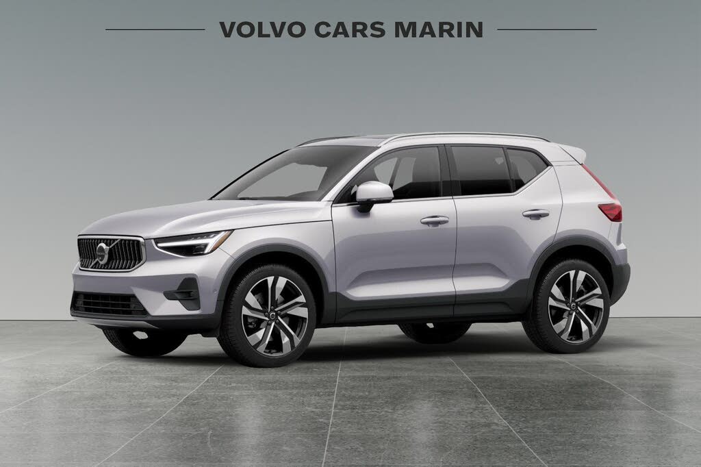 2025 Volvo XC40 B5 Ultra Bright Theme AWD