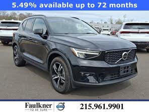 Volvo XC40 B5 Plus Dark Theme AWD
