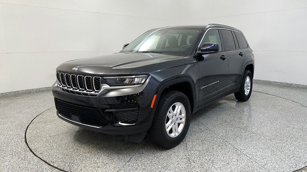 2023 Jeep Grand Cherokee Laredo 4WD