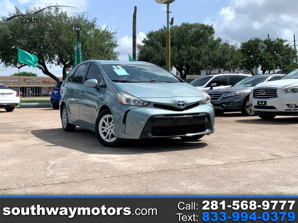 2015 Toyota Prius v Three FWD
