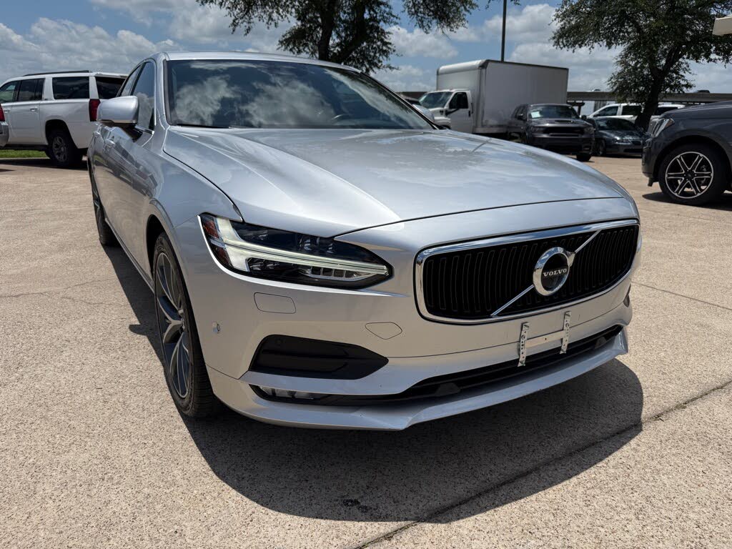 2017 Volvo S90 T6 Momentum AWD