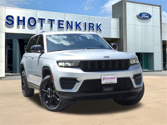 2023 Jeep Grand Cherokee Altitude 4WD