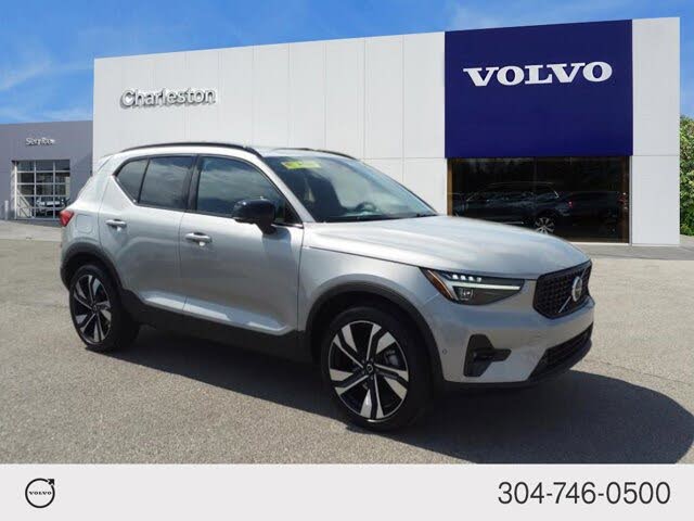 2025 Volvo XC40 B5 Ultra Dark Theme AWD