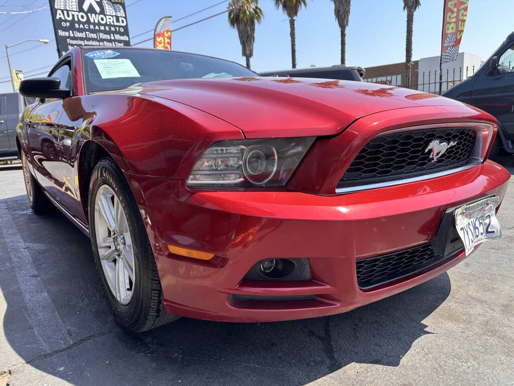 2014 Ford Mustang V6 Premium Coupe RWD