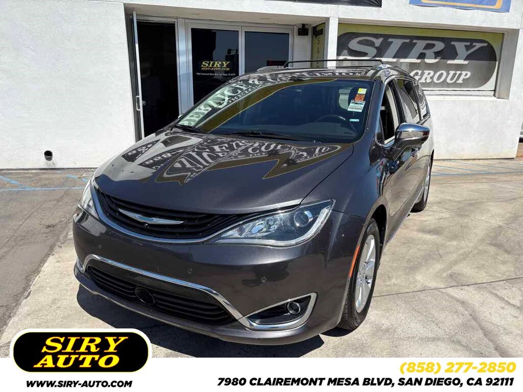 2018 Chrysler Pacifica Hybrid Limited FWD