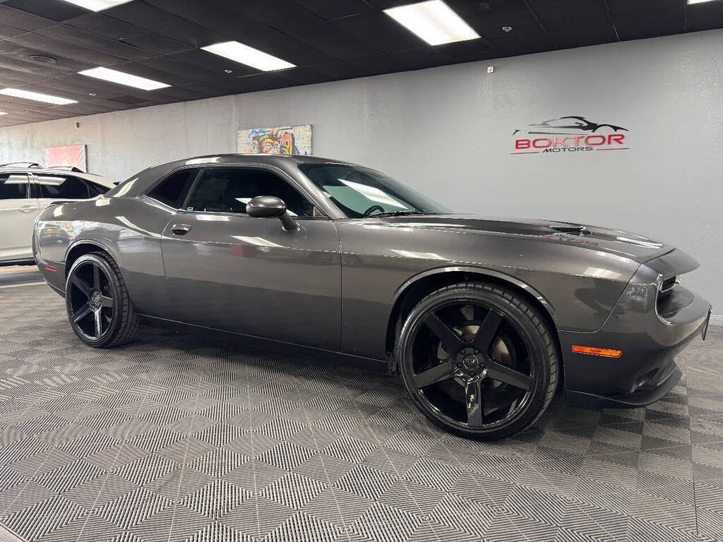 2020 Dodge Challenger SXT RWD