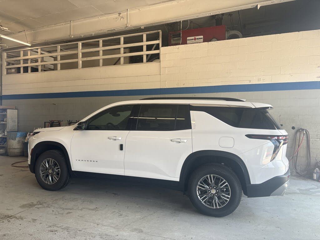 2025 Chevrolet Traverse LT FWD