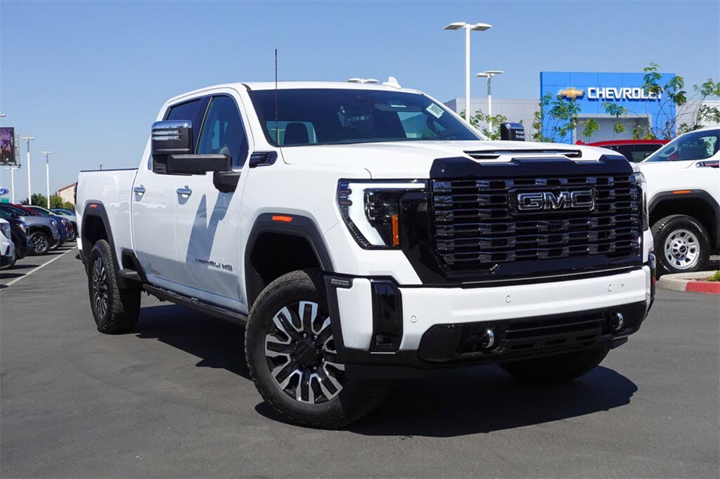 2025 GMC Sierra 3500HD Denali Ultimate Crew Cab 4WD