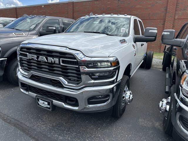 2025 RAM 3500 Chassis Tradesman Crew Cab LB DRW 4WD