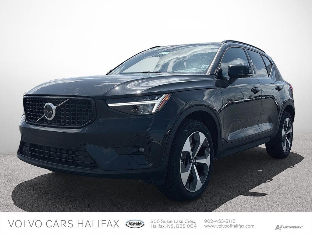 Volvo XC40 B5 Plus Dark Theme AWD 2025