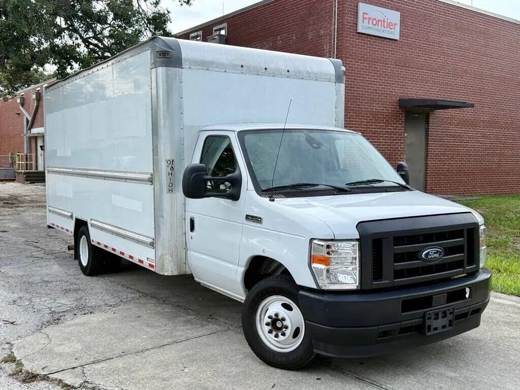 2022 Ford E-Series Chassis E-350 SD Cutaway SB RWD