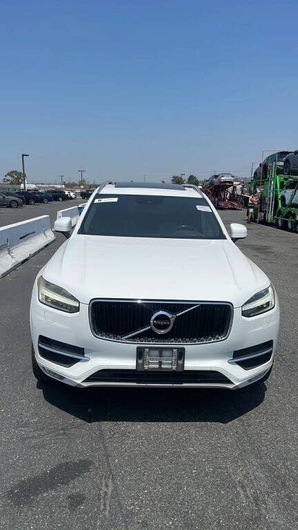 2017 Volvo XC90 T6 Momentum AWD