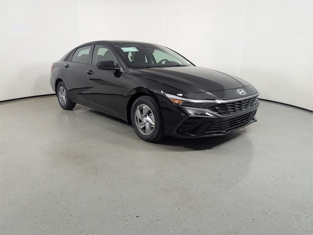 2025 Hyundai Elantra SE FWD