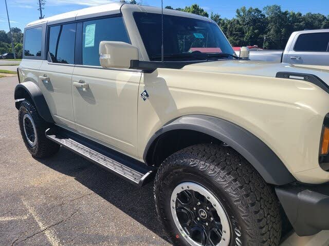 2025 Ford Bronco Outer Banks 4-Door 4WD