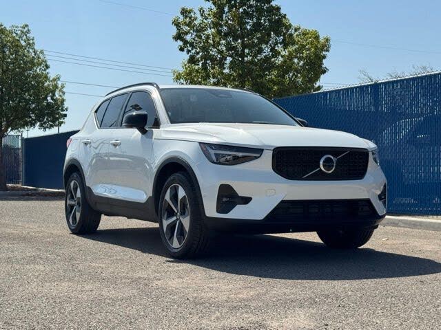 2025 Volvo XC40 B5 Plus Dark Theme AWD