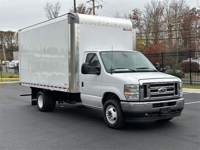 2025 Ford E-Series Chassis E-350 SD Cutaway SB DRW RWD