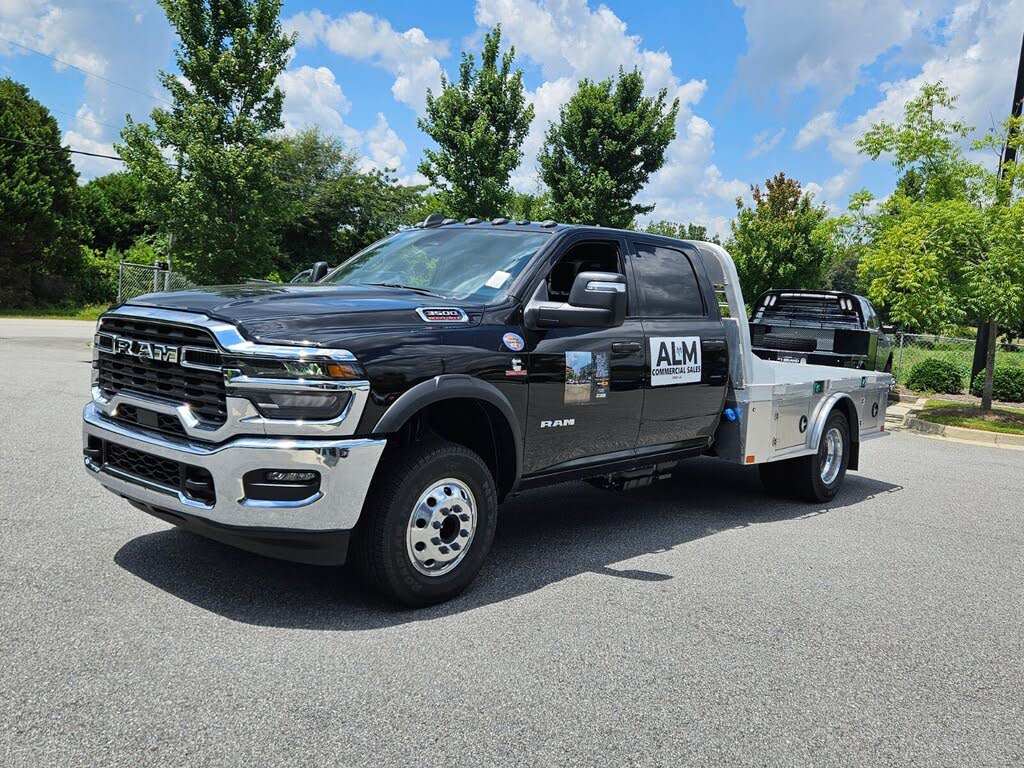 2025 RAM 3500 Chassis Tradesman Crew Cab LB DRW 4WD