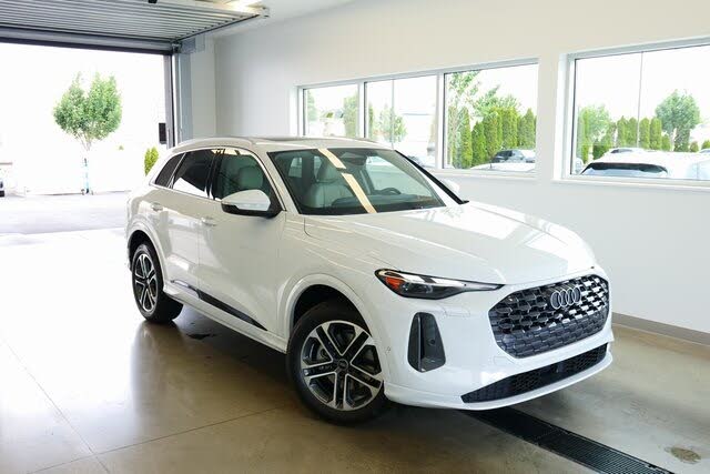 2025 Audi Q5 quattro Premium 40 TFSI