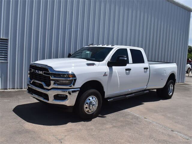2025 RAM 3500 Tradesman Crew Cab LB DRW 4WD