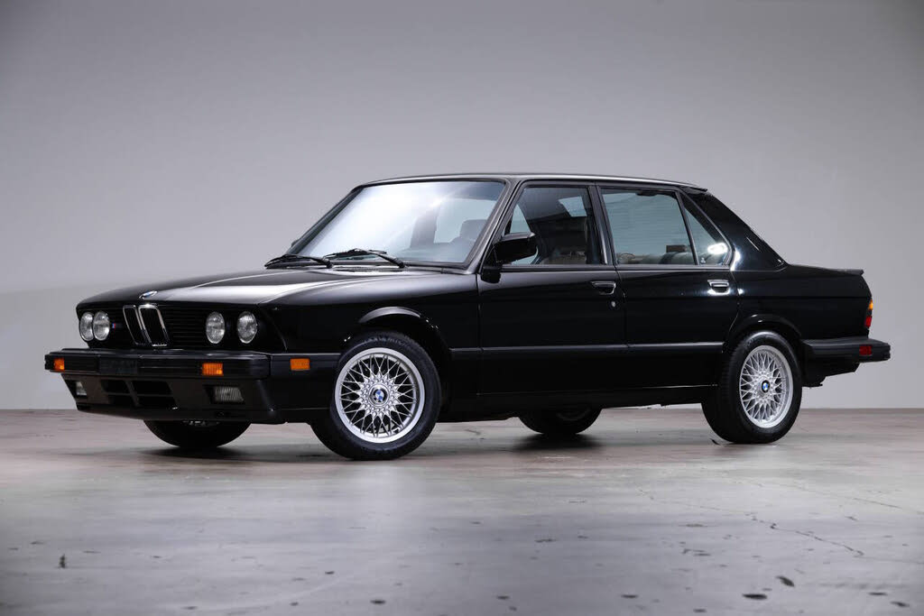 1988 BMW M5's photo