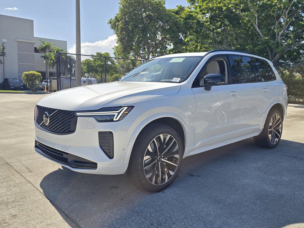 2026 Volvo XC90 B6 Plus 7-Passenger AWD