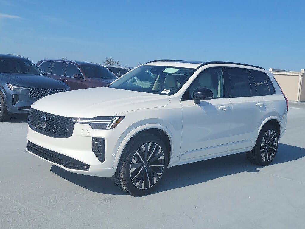 2026 Volvo XC90 B6 Ultra Dark 6-Passenger AWD